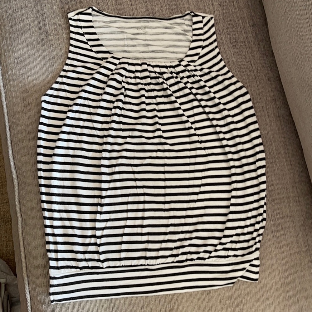 Loft Petite pleated front tank top size Petite XXS